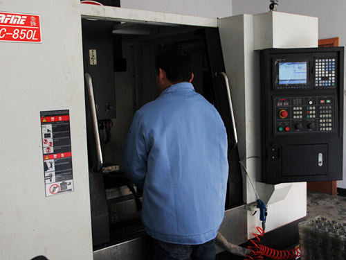 雙工作臺(tái)龍門移動(dòng)式數(shù)控鉆床機(jī)CMD1610d用于鋼板鉆孔